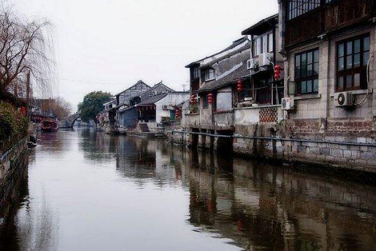 手机遗落网约车内、游玩中孩子不慎摔伤、手机没电打不到车…… 冰城交警守护在路上